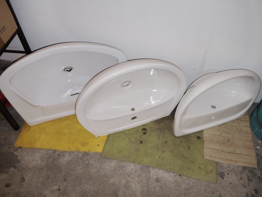 Umyvadla keramická bílá koupelnová (3 ks-různé velikosti)