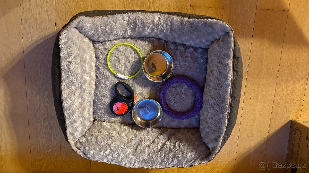 Pelíšek pro pejska včetně nerezových misek