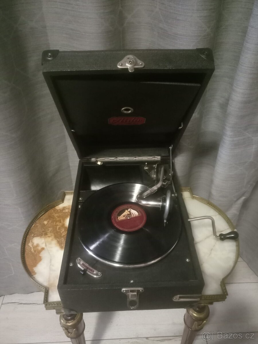 Kufříkový gramofon "Aida"