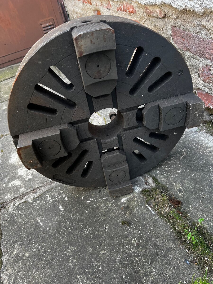 Lícní deska průměr 500 mm.
