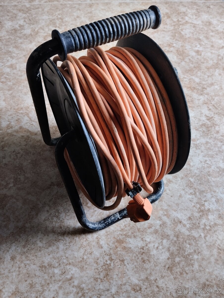 Emos natahovací kabel na bubnu
