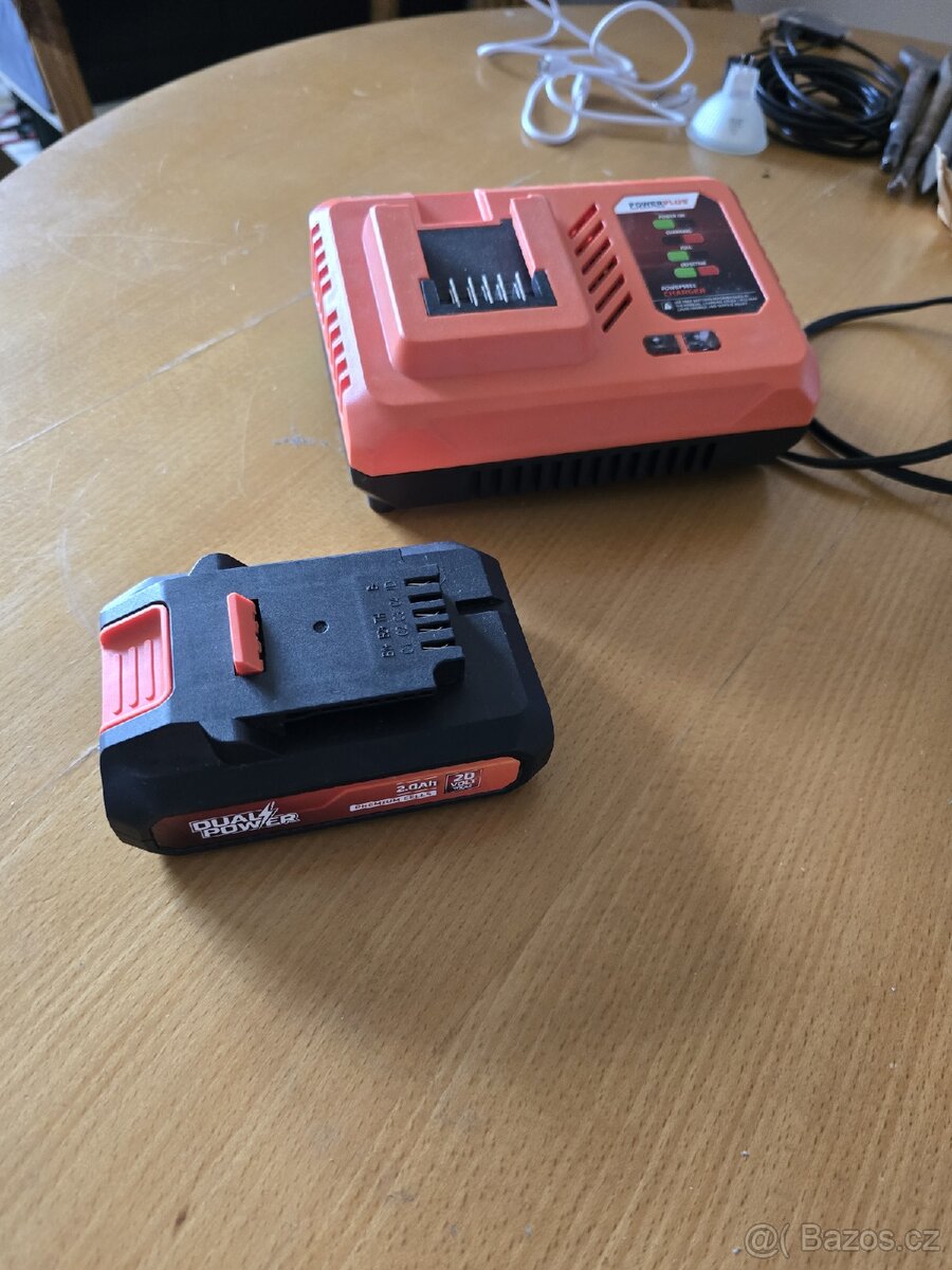 Powerplus nabíječka a 2.0Ah baterka