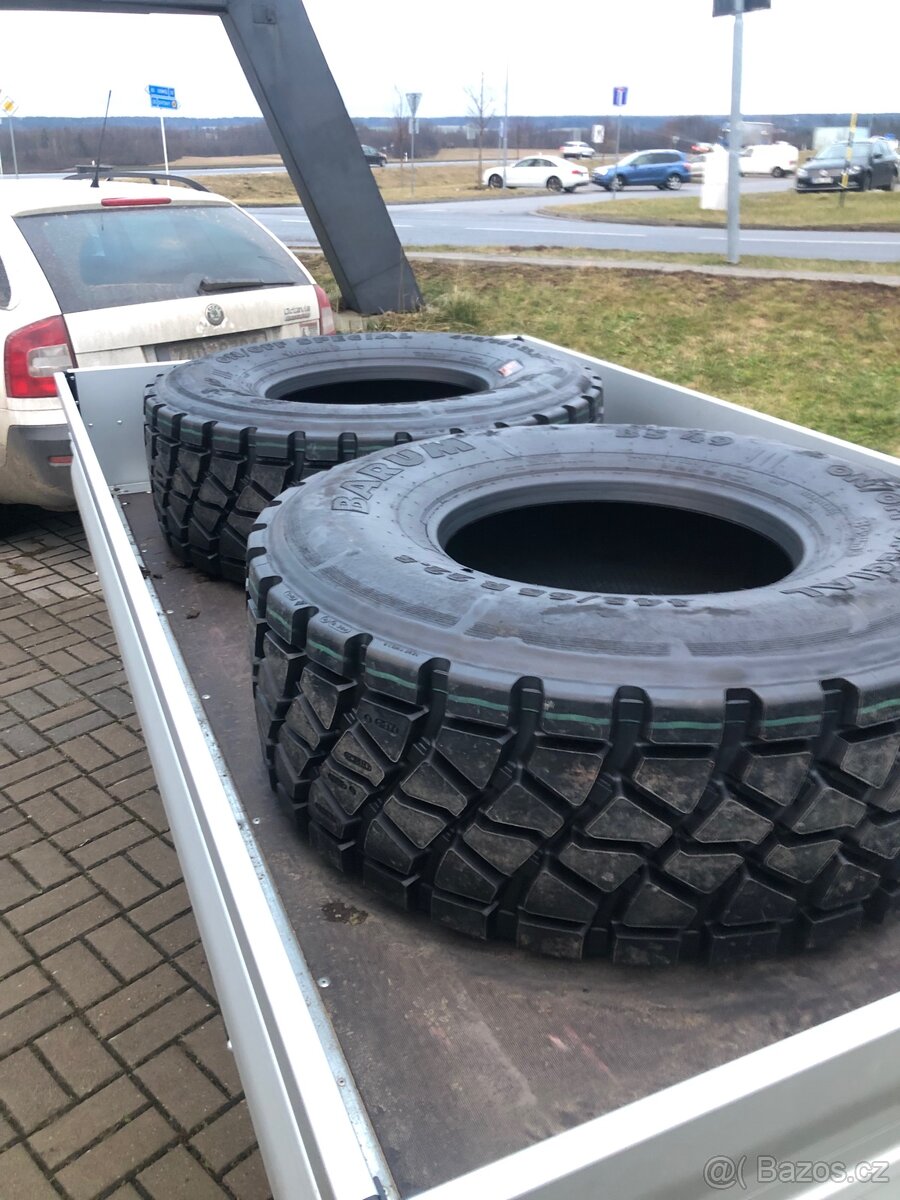 Prodám protektory 445/65 22,5. Nejeté výběr z více kusů