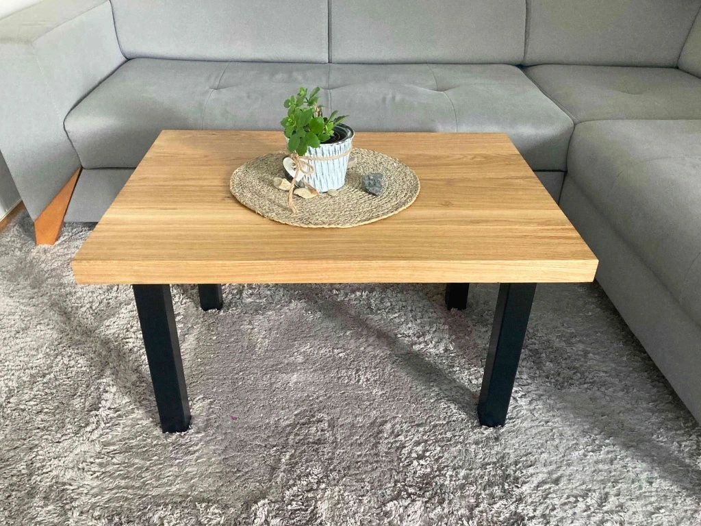 Elegantní konferenční stolek