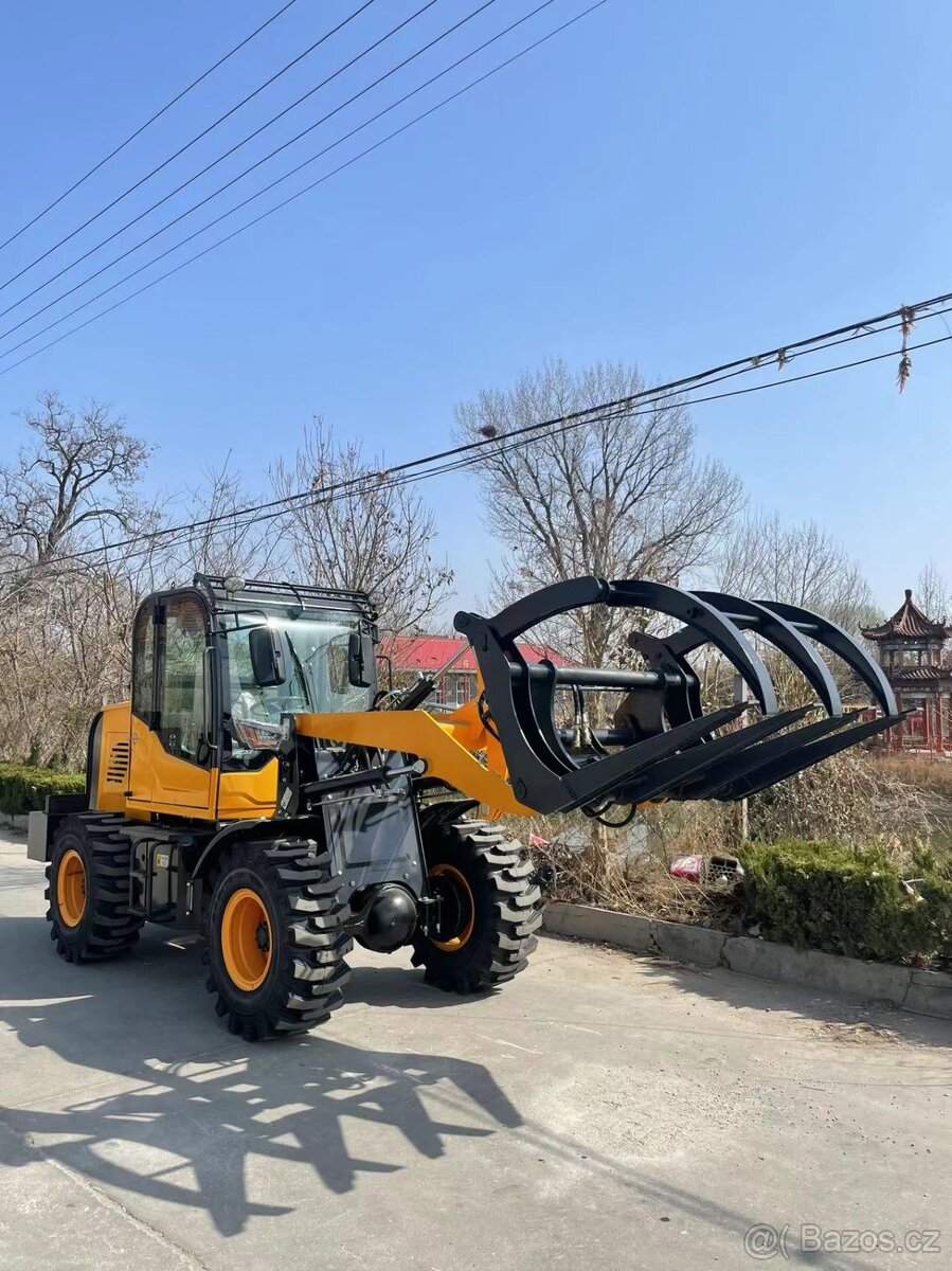 Kolový nakladač TH920