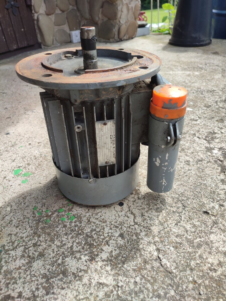Elektromotor 0.75 kW 2800 ot. 220 V