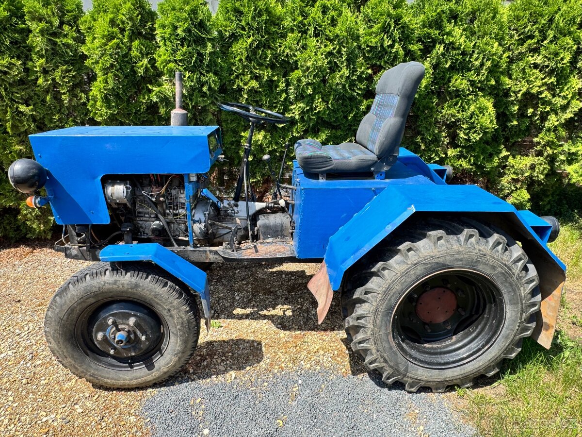 Traktůrek domácí výroby, traktor