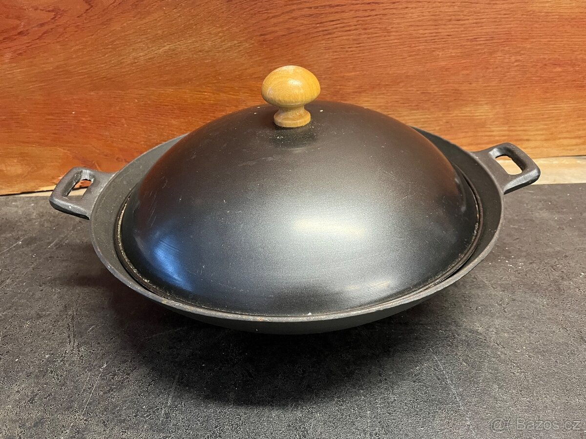 WOK litinový