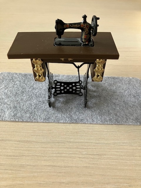 Miniatura šicí stroj