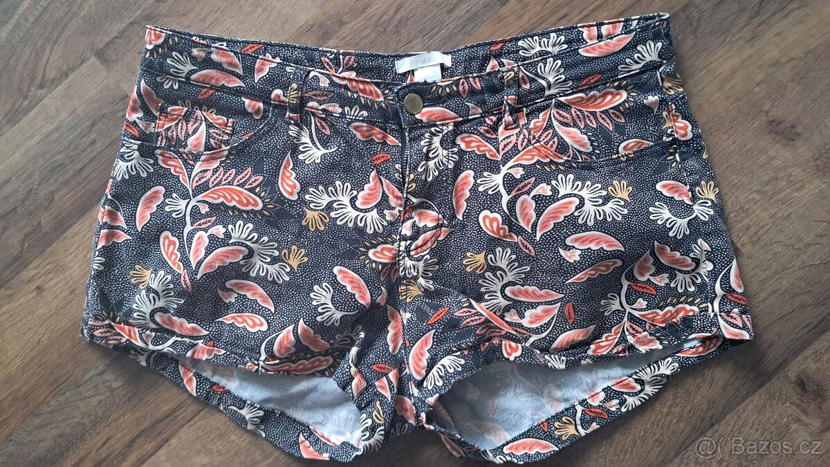 2x Dámské šortky/kraťasy, vel. 40