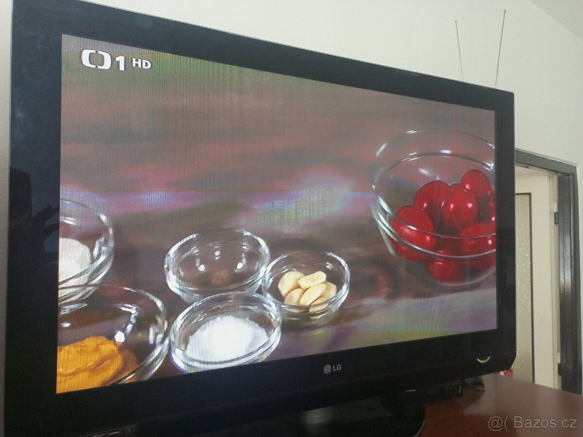 Televize LG 105cm
