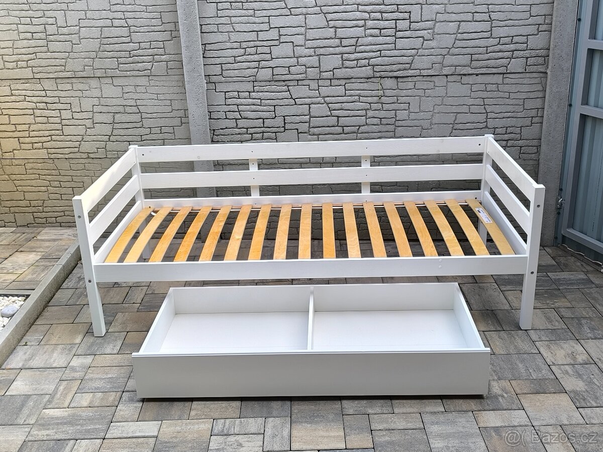 Prodám dřevěnou postel 90cm x 200cm