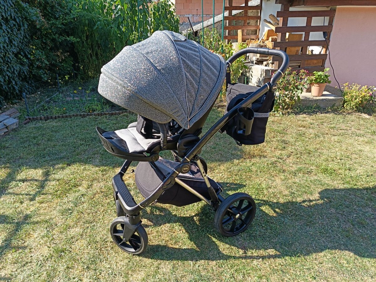 Kočárek Jasmine Daisy Soft 02 Silver – trojkombinace + přísl