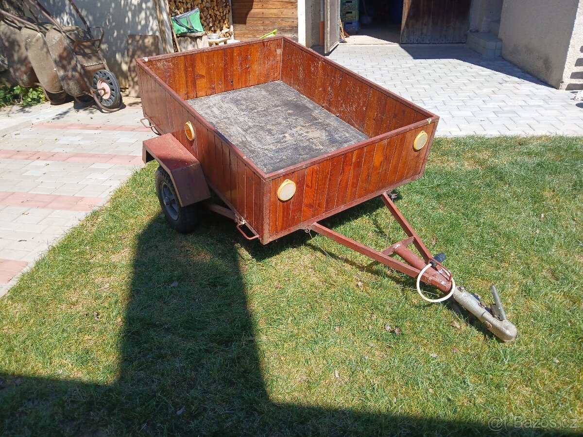 Přívěsný vozík za auto