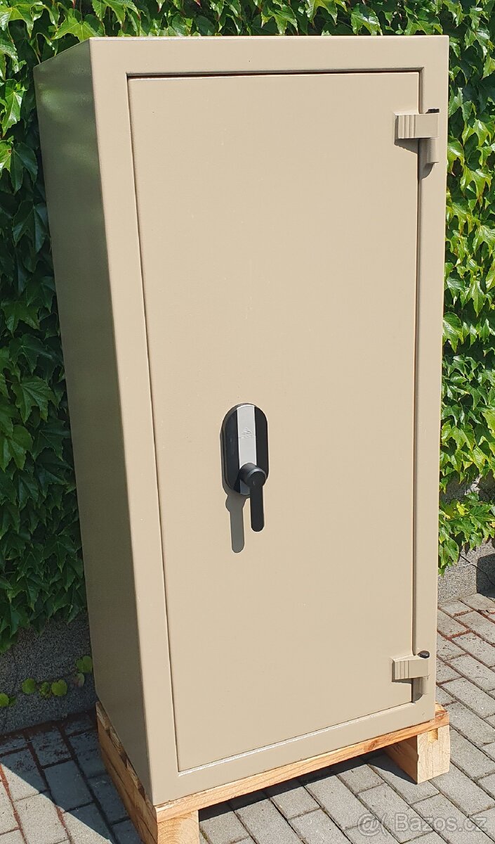 Trezor na dlouhé zbraně FRANKONIA Jagd