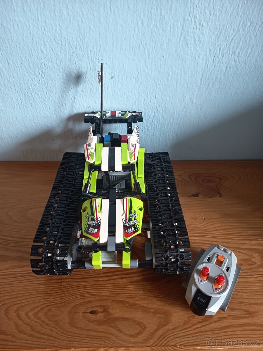 Lego technic pásový závoďák