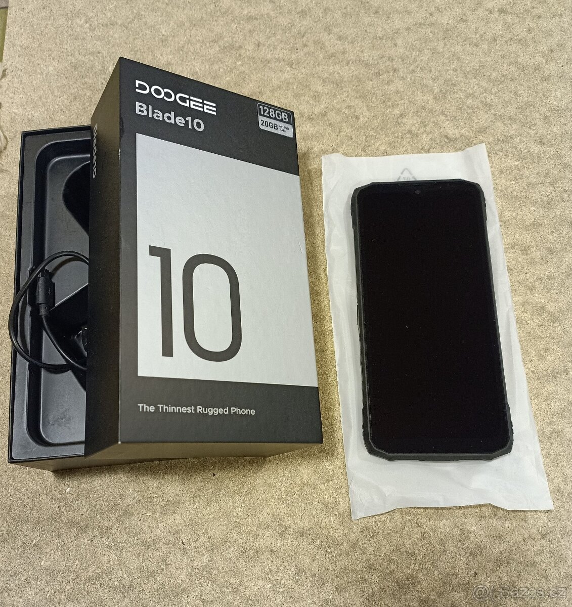 Odolný telefon DOOGEE Blade 10, 3 měsíce starý