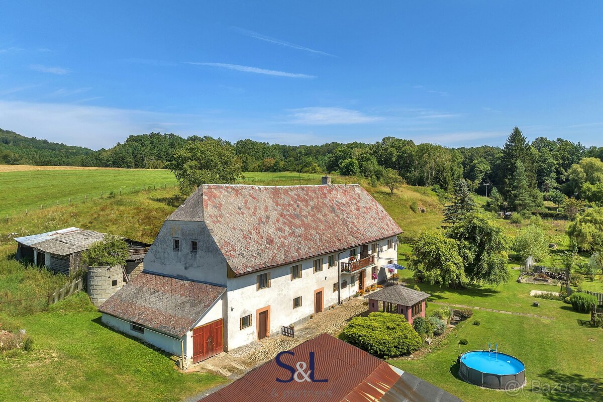 Prodej rodinného domu, 350 m² - Velenice, ev.č. 01011