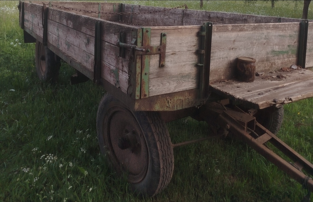 Vlek / vůz za koně předělaný za traktor