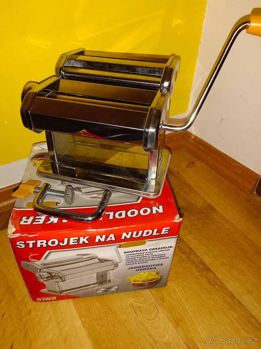 Strojek na nudle