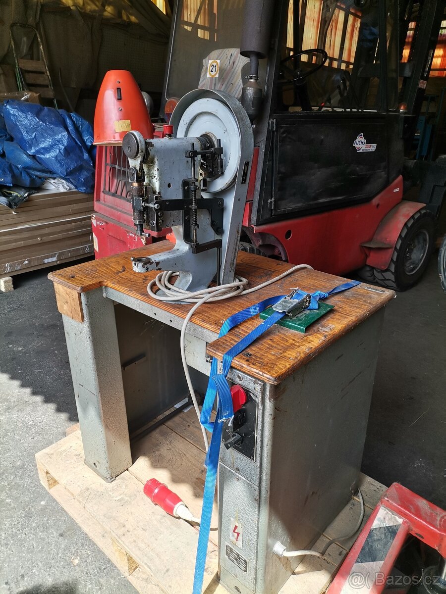 nýtovací stroj Sázavan