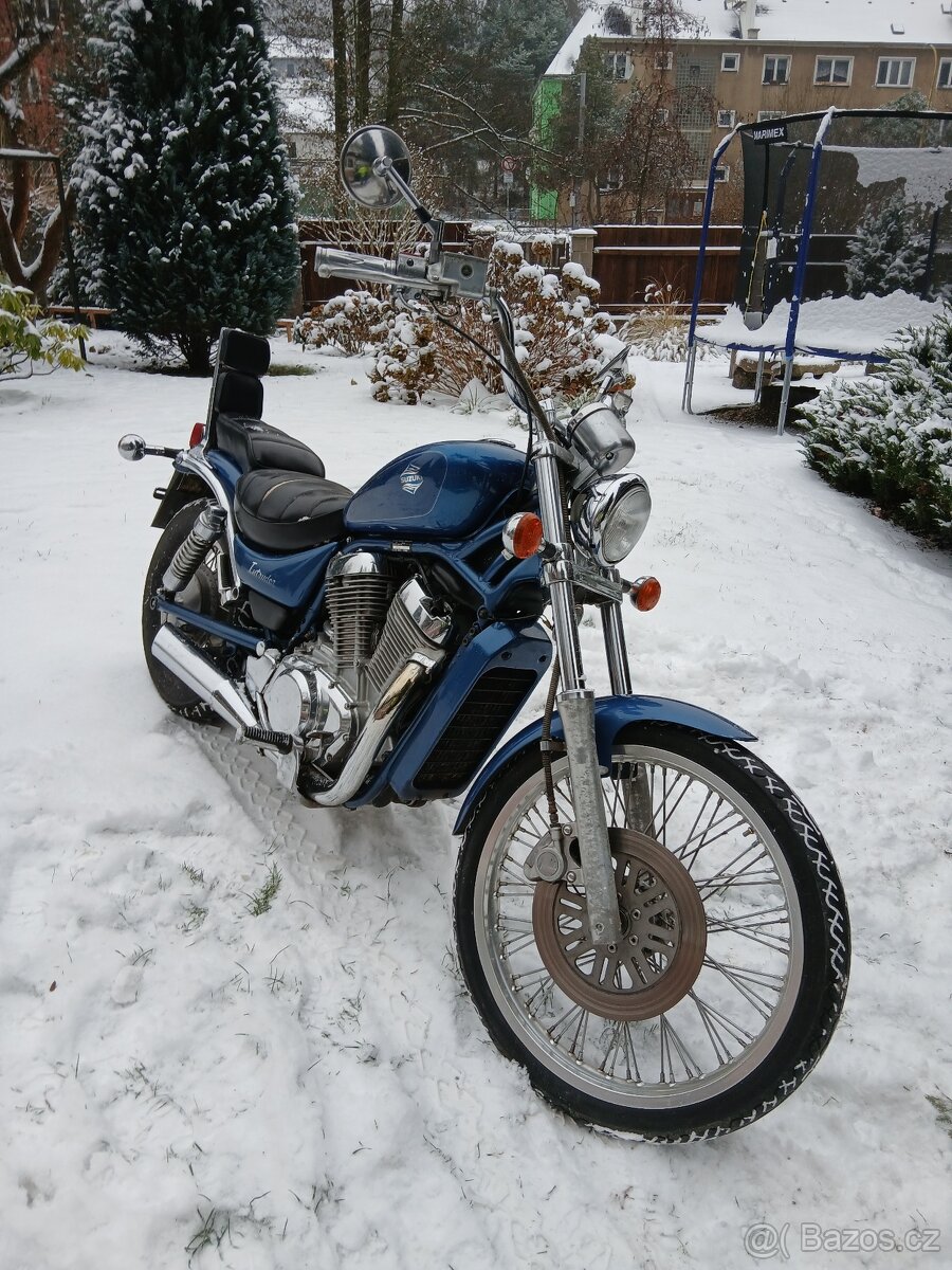 Suzuki VS 750 intruder