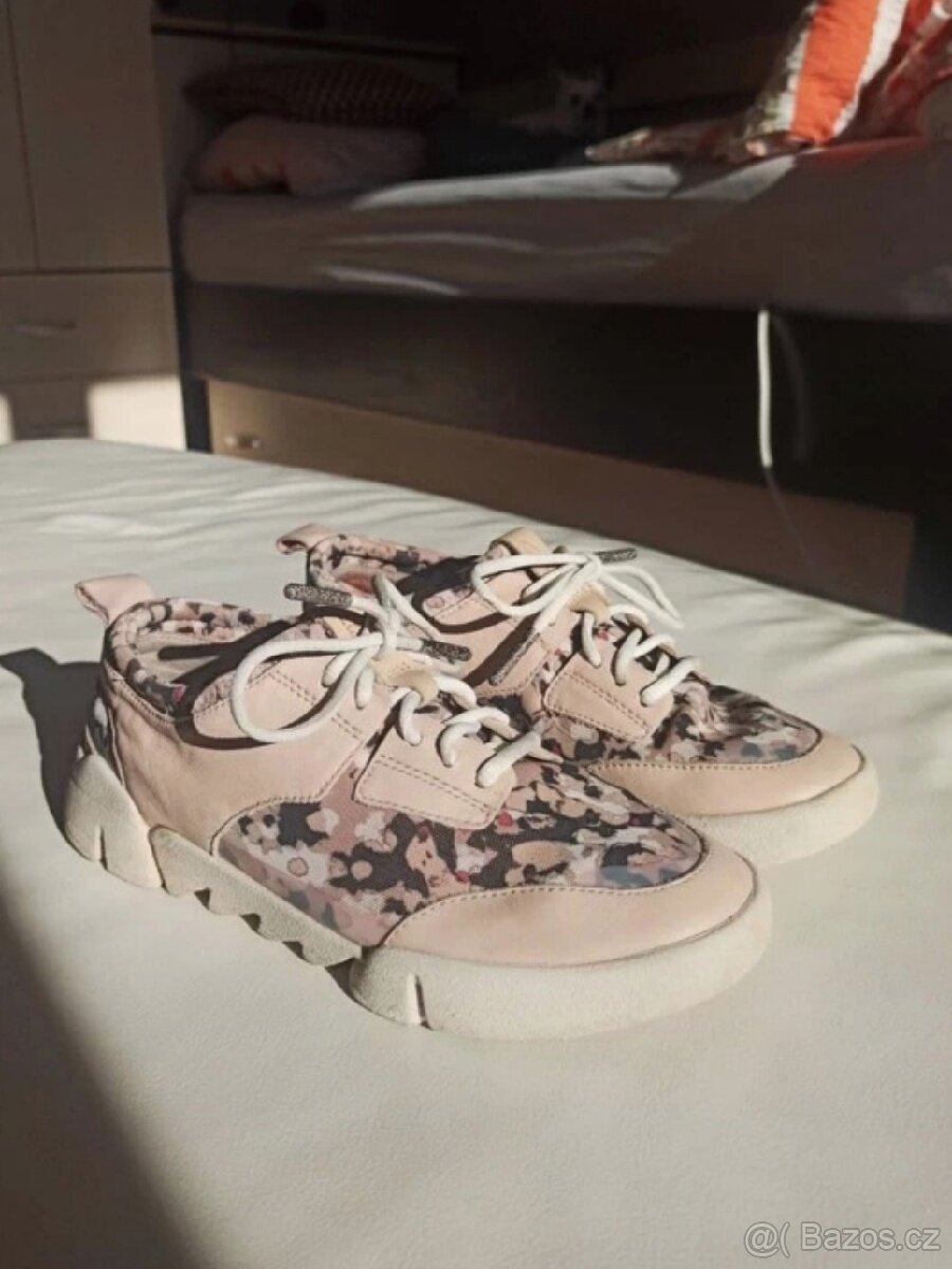 slušivé boty Clarks