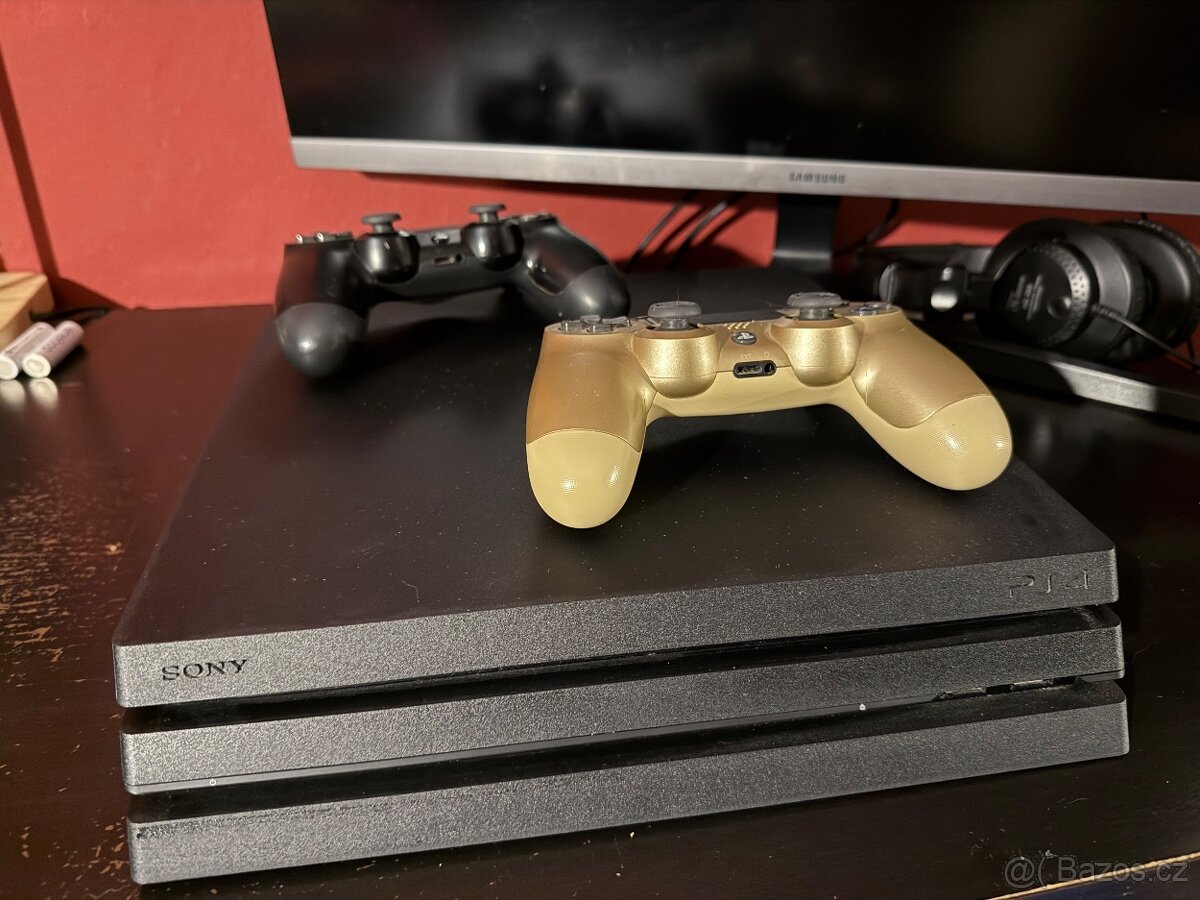 PlayStation 4 PRO 1TB (PS 4 PRO) + 2x DualShock v2