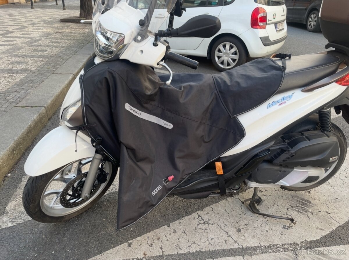 Zimní přikrývka na Piaggio Medley