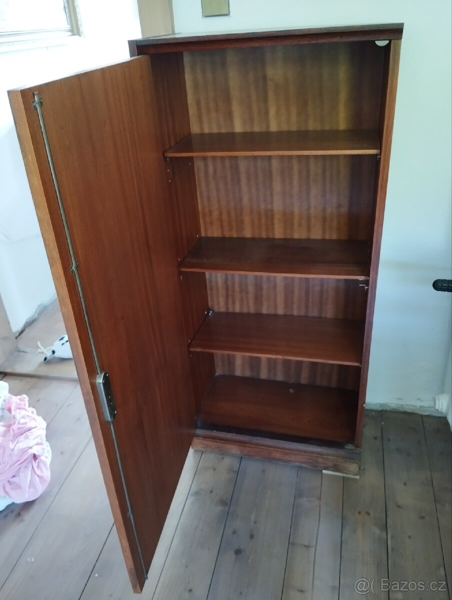 Skříň a 2x noční stolky