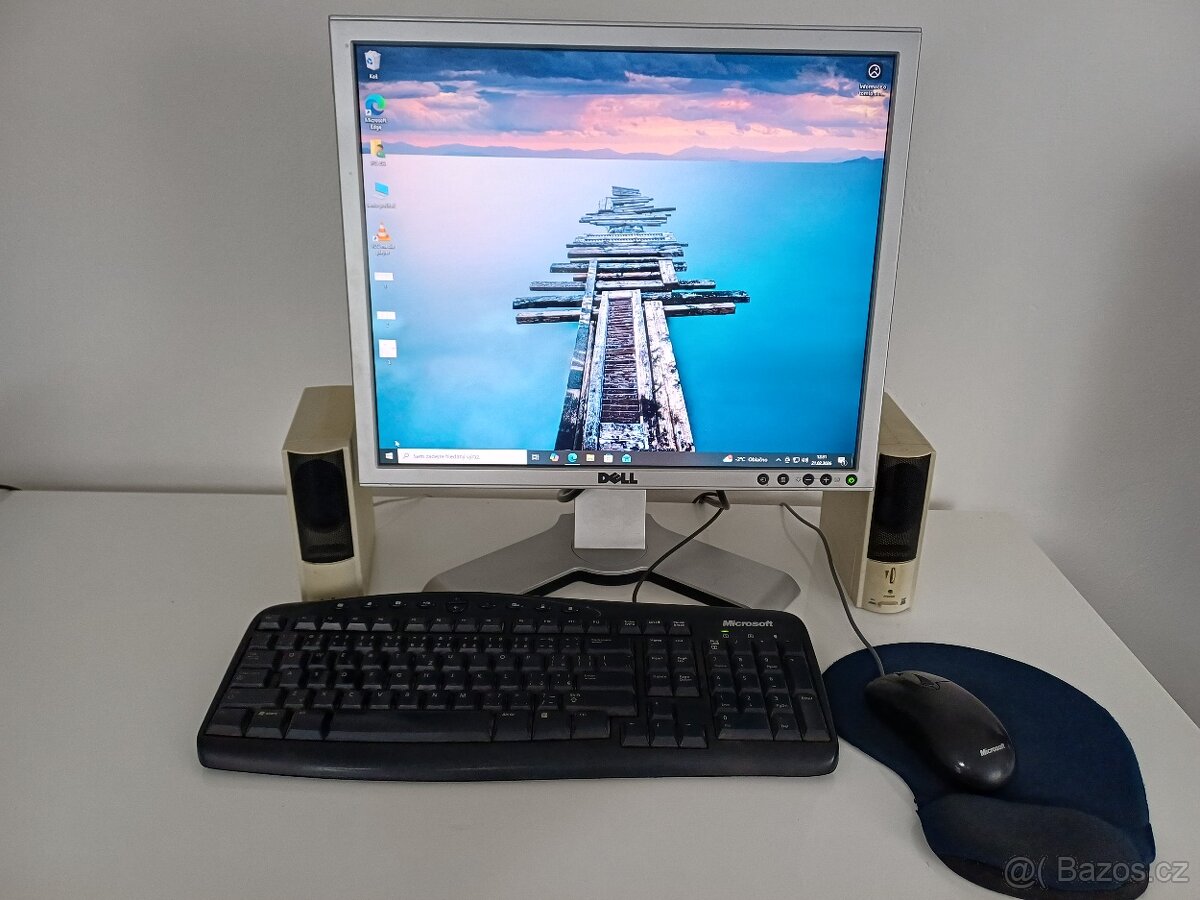 Stolní PC s příslušenství včetně dětských seriálů