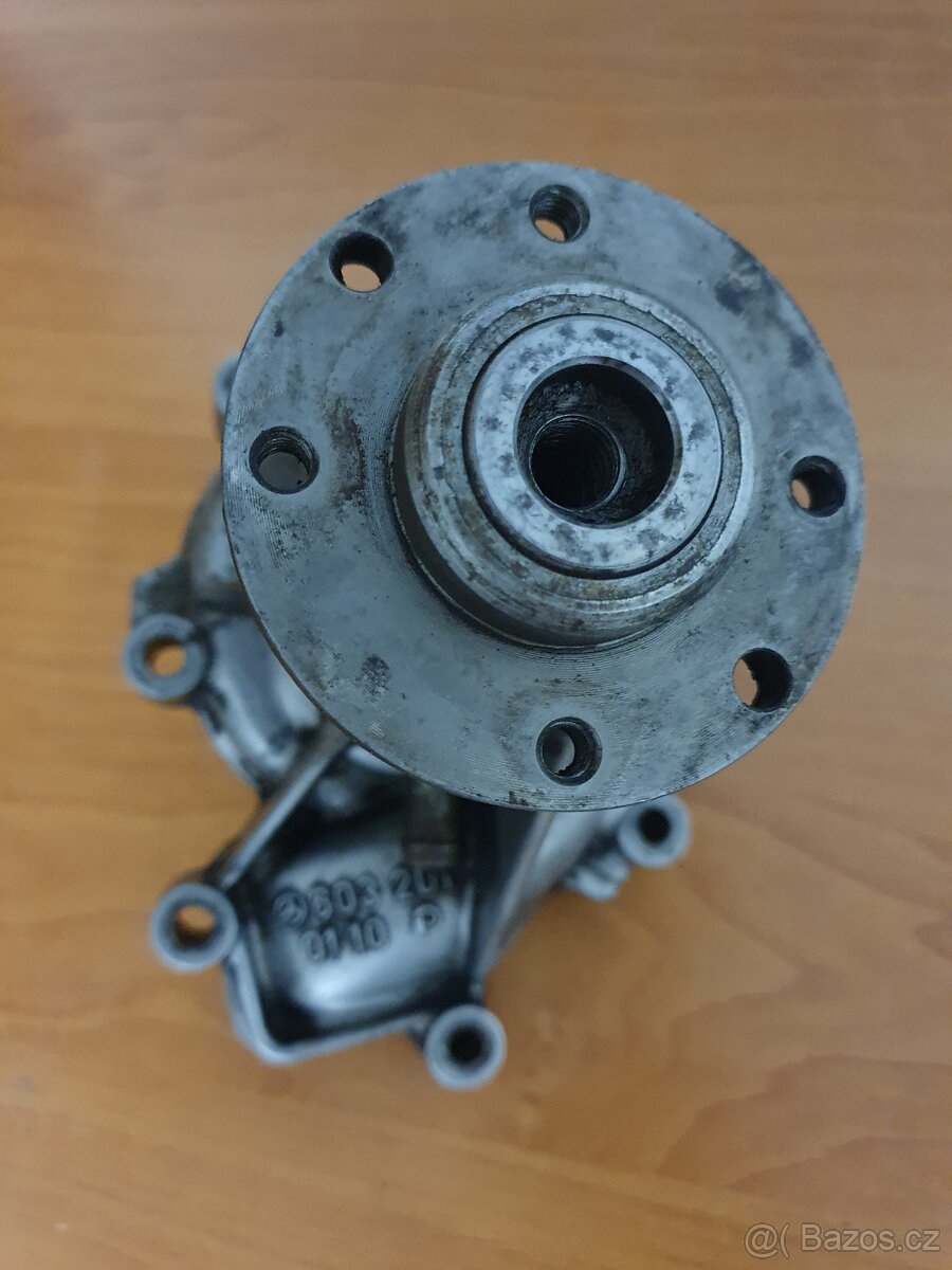 Vodní pumpa Mercedes W201, W124, W126
