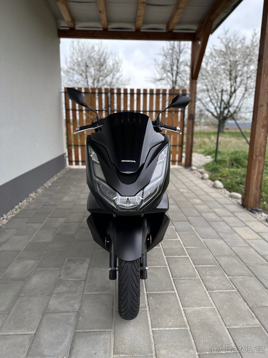 Skútr Honda PCX 125 (2023) – TOP stav, 3 000 km REZERVOVÁNO
