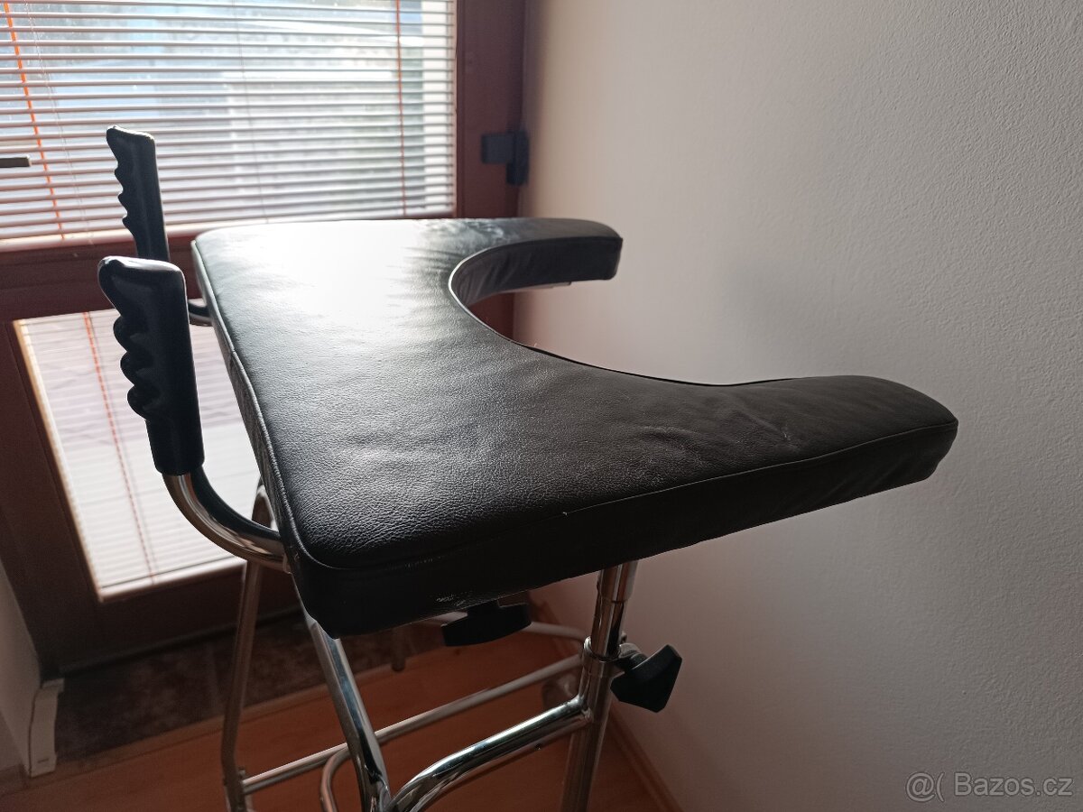 Chodítko s opěrnou deskou