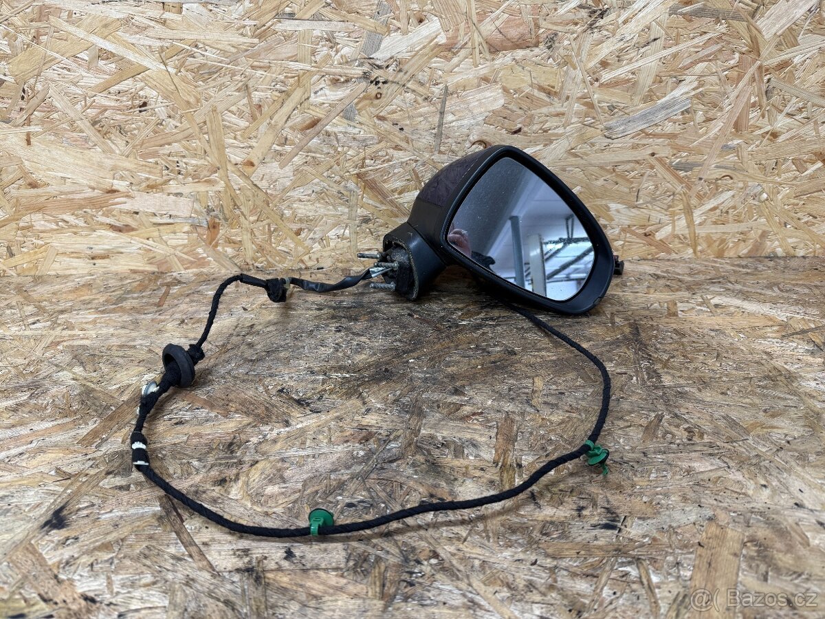 PRAVÉ ZPĚTNÉ ZRCÁTKO AUDI A1 2010-2014 5 PINOVÉ LX5Q