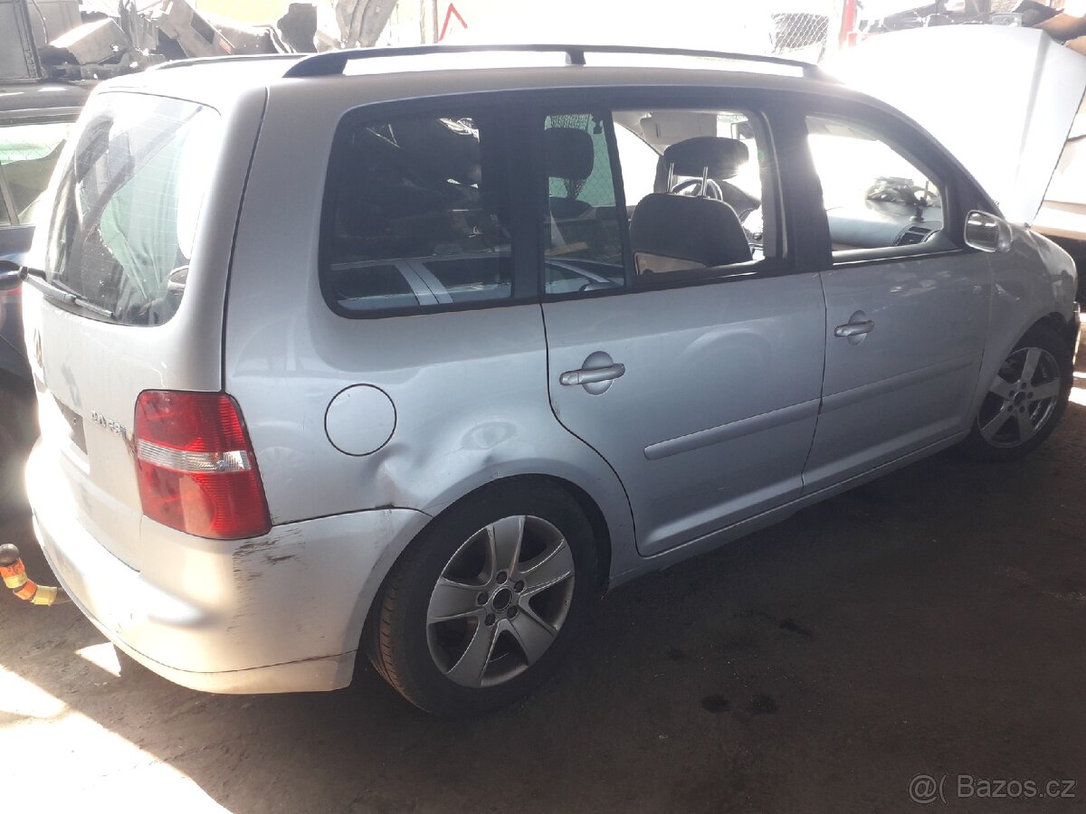 VW Touran 2.0 Fsi náhradní díly