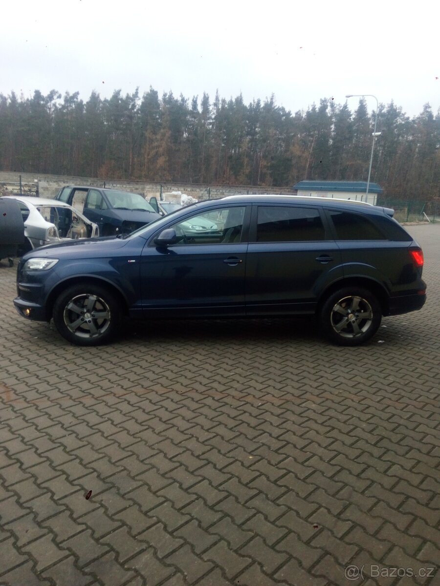 Audi Q7 S-line,koupeno v ČR