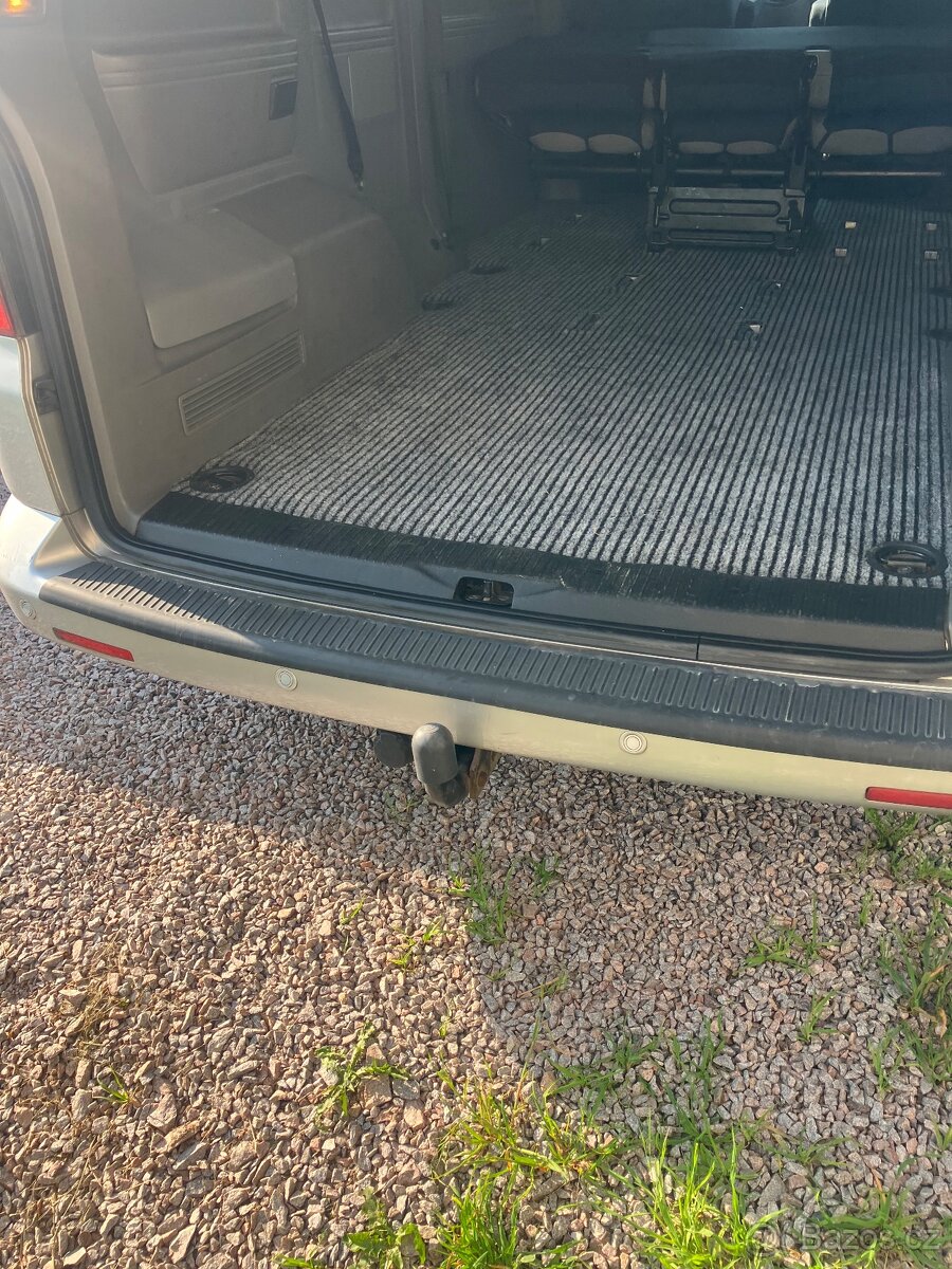 Držák podlahy VW T5 caravelle, transportér