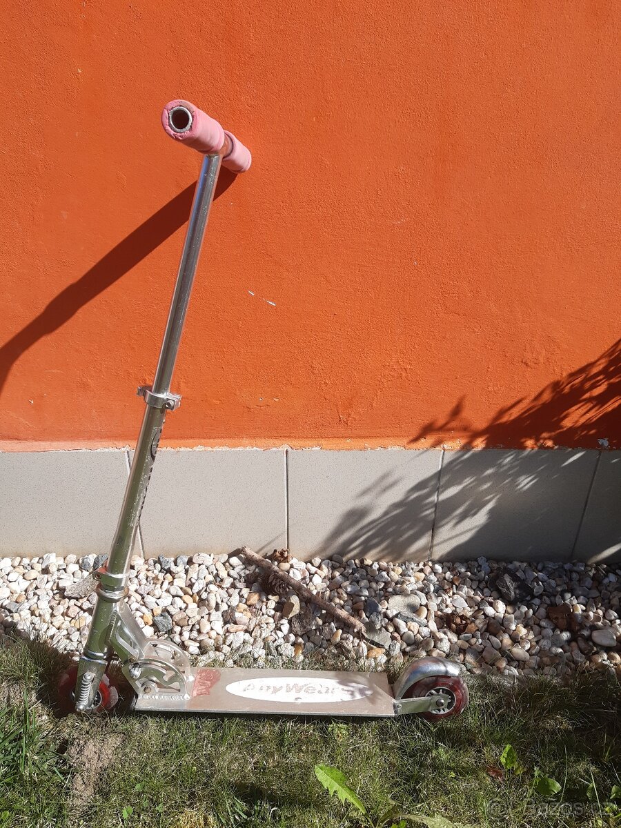 Prodám koloběžky, použité, vhodné na náhradní díly