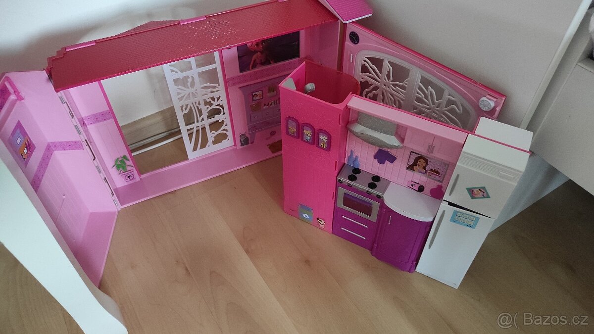 Panenka se sedačkou, domeček pro panenky barbie
