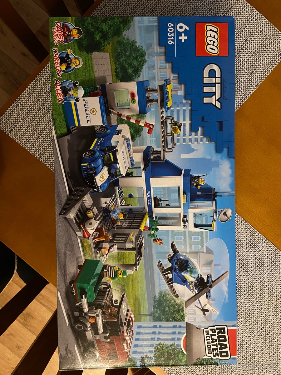 Lego City 60316 policejní stanice