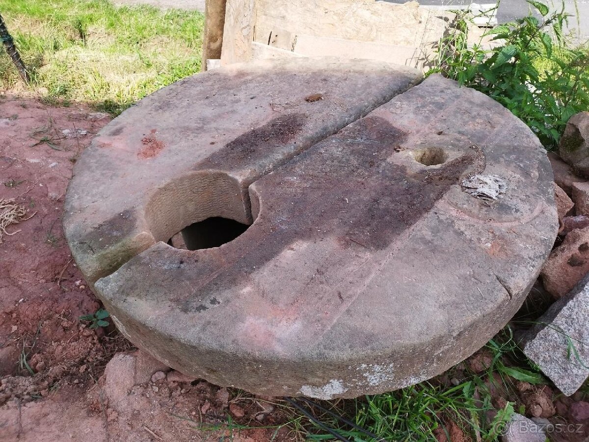 Pískovcová skruž, studna