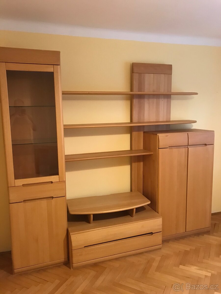 Obývací stěna z masivu