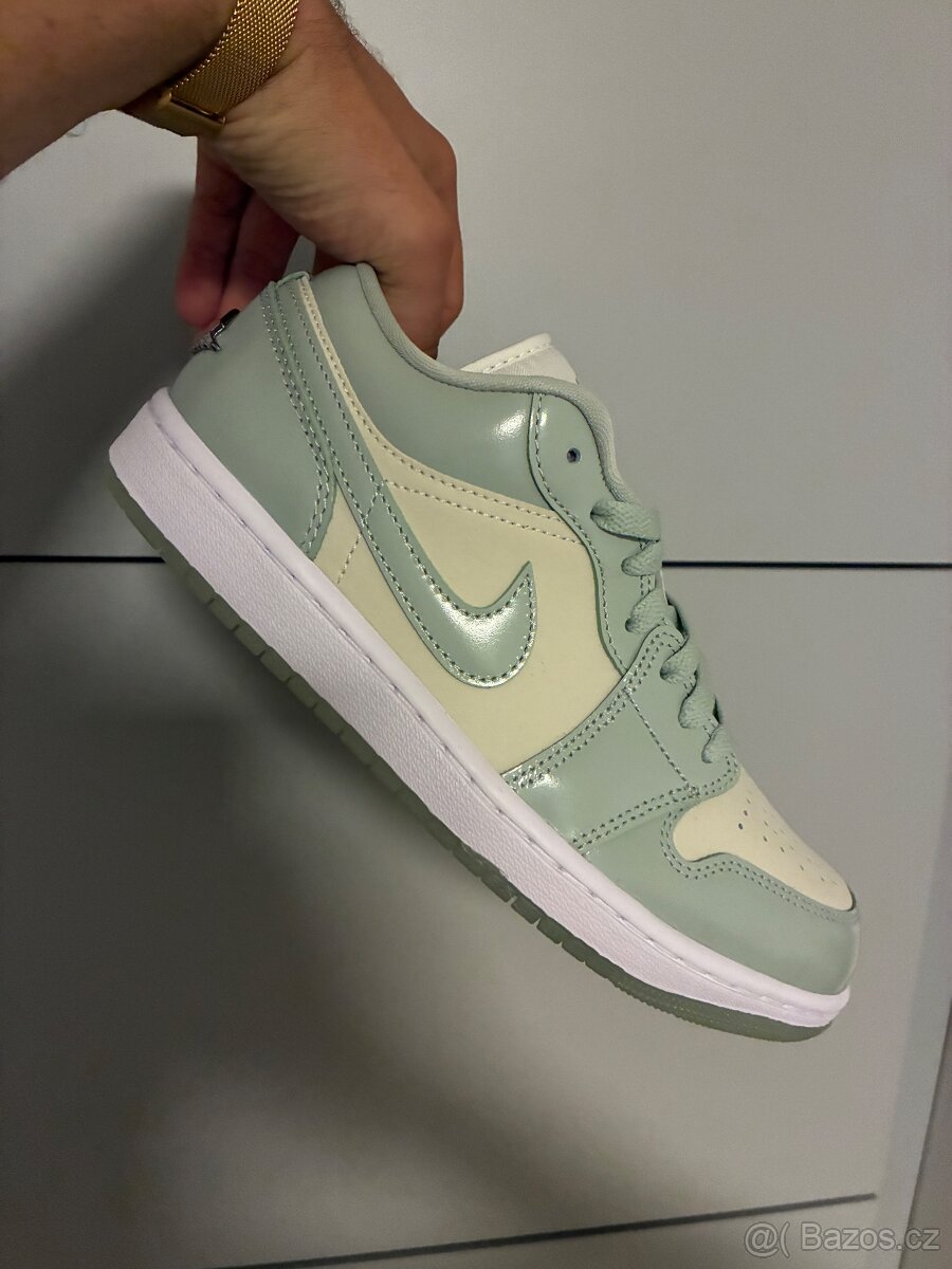 Jordan 1 Low, vel. 39 tenisky