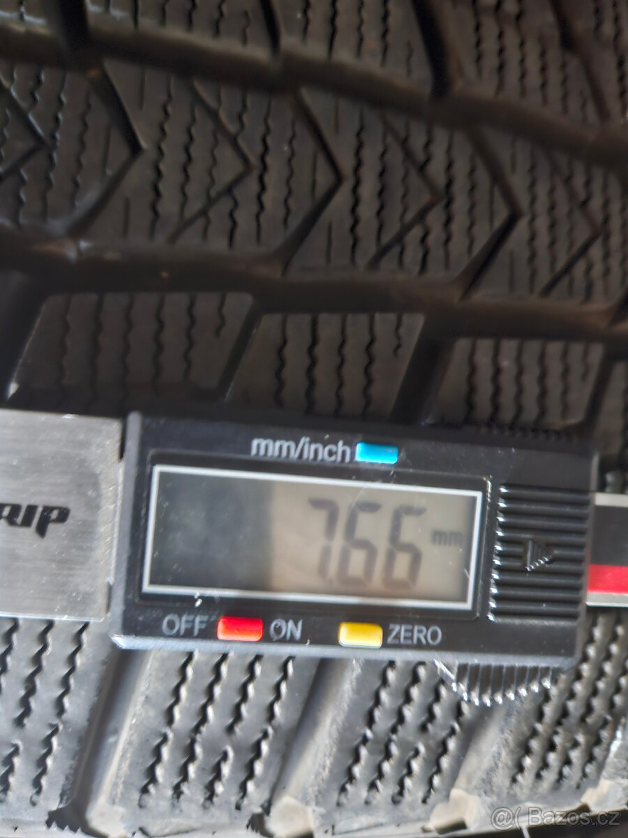 235/60R18 103Q Roadstone WinGuard SUV