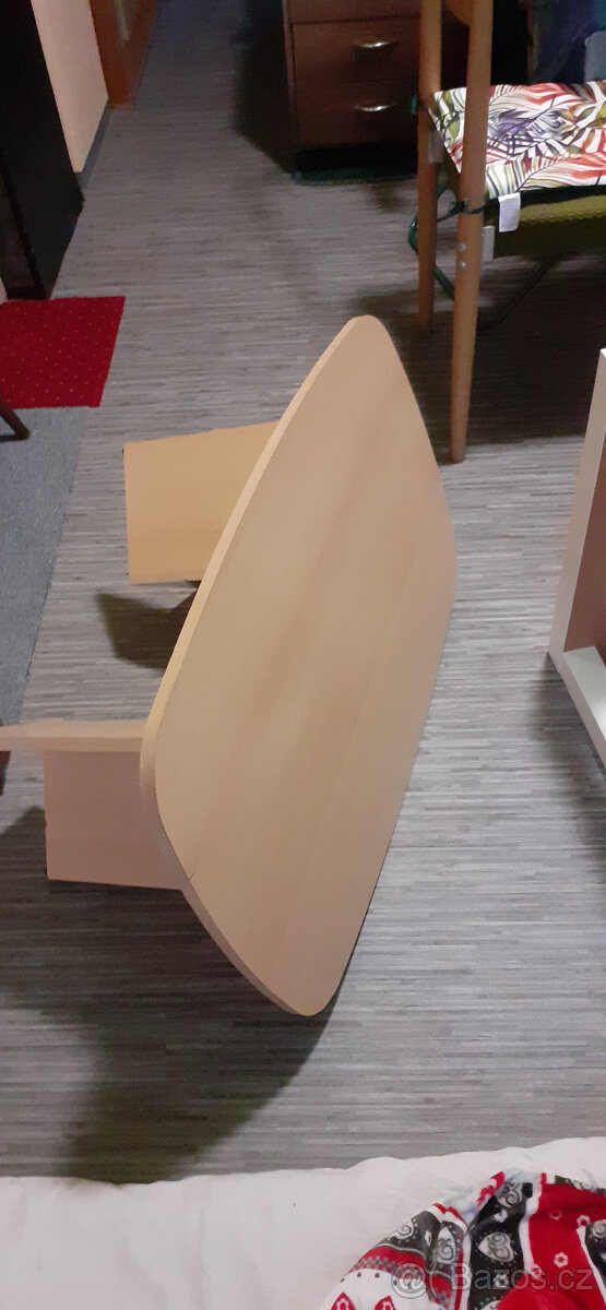 konferenčni stolek