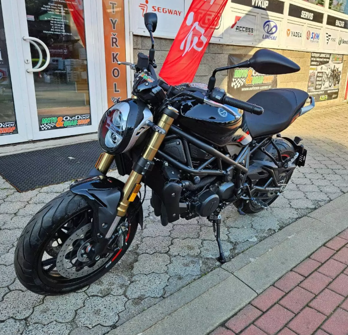 Benelli 752S ABS, AKCE POSLEDNÍ KUS + HELMA ZDARMA