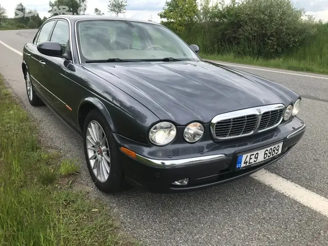 JAGUAR XJR 4,2i SUPER V8 - 395PS - X350 - PĚKNÝ
