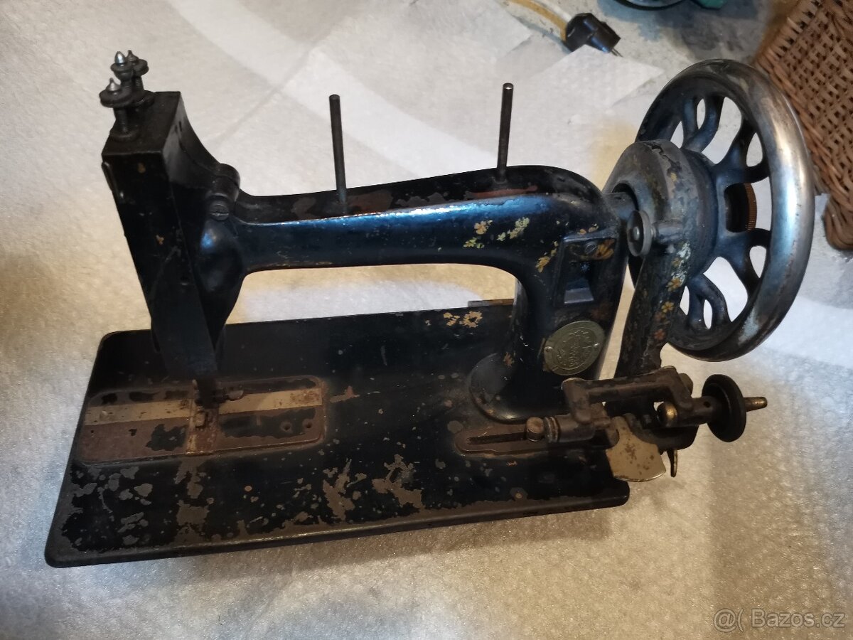 2x starý šicí stroj na ND