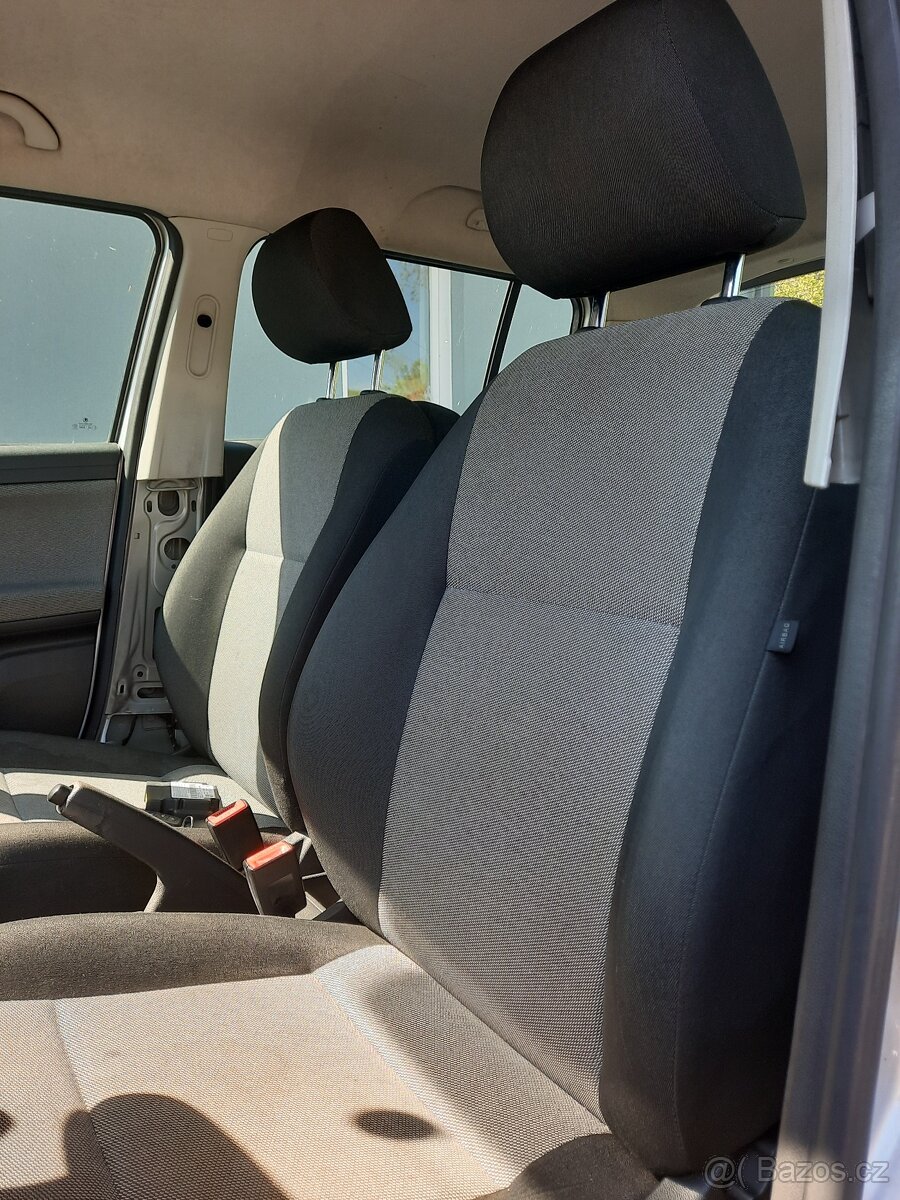 nd ze škoda fabia 2, 1.2.HTP 44kW, zelená,červená,stříbrná